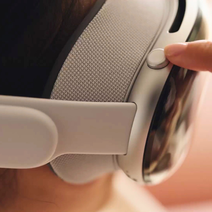 Apple Vision Pro Halts Production augmented and virtual reality