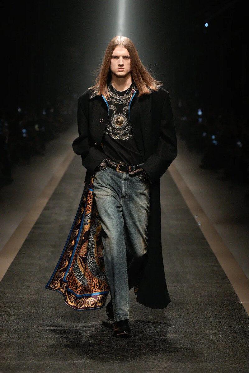 Milan Fashion Week 2025 Versace Medusa motifs