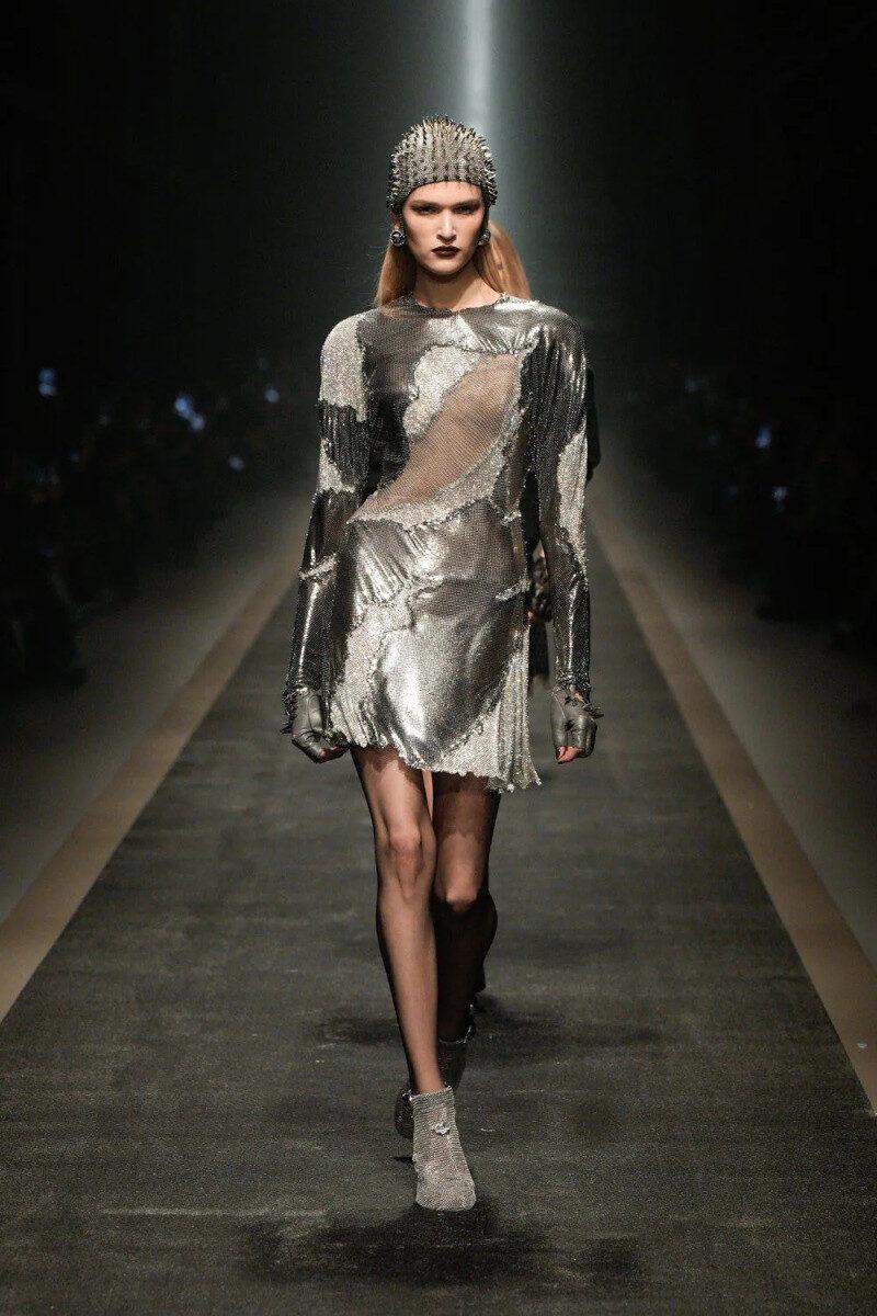 Milan Fashion Week 2025 Versace liquid metal chainmail