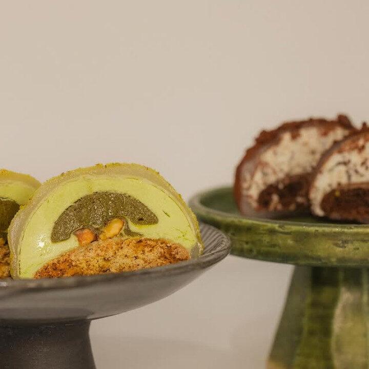 Rêver new cafés in Hong Kong pistachio and cookies and cream daifukookie daifuku cookie