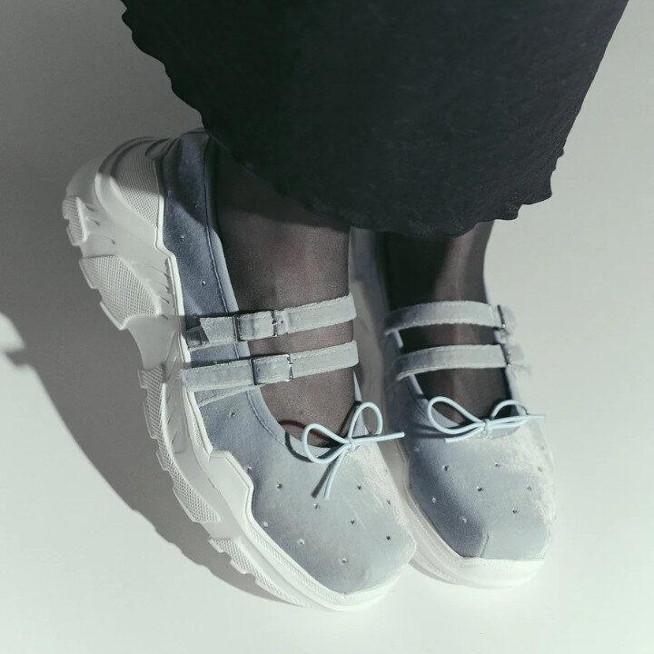 AKIKOAOKI Giselle Velvet Gray x Clear Rhinestone Sneakerinas