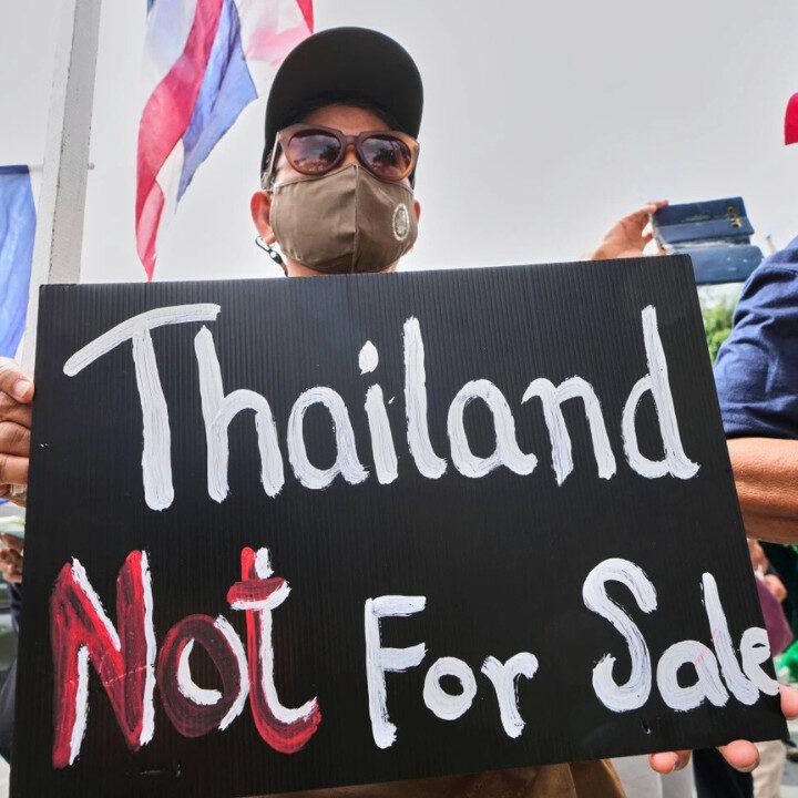 Thai Prime Minister crossroads coalition collapse parliament ex-cambodia call leak