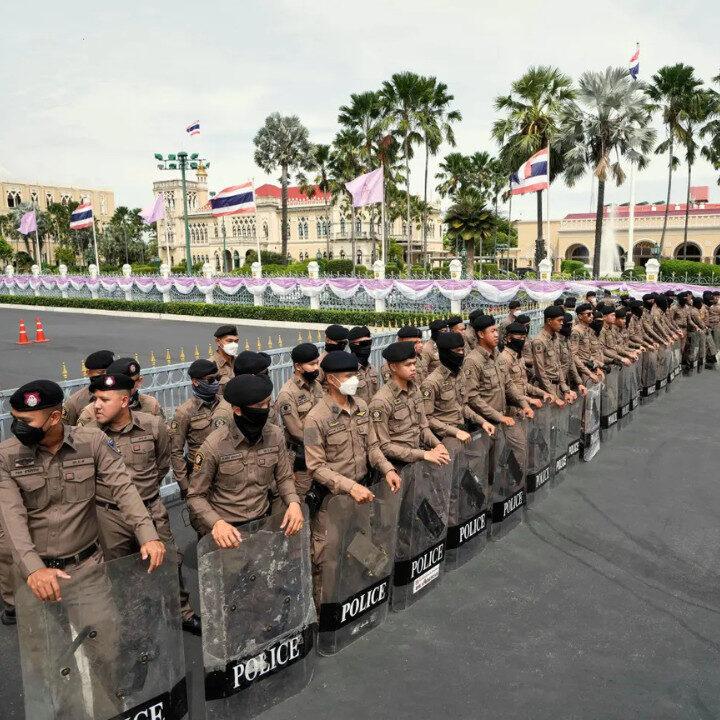 Thai Prime Minister troops armed forces