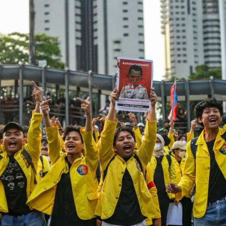indonesian students protesting